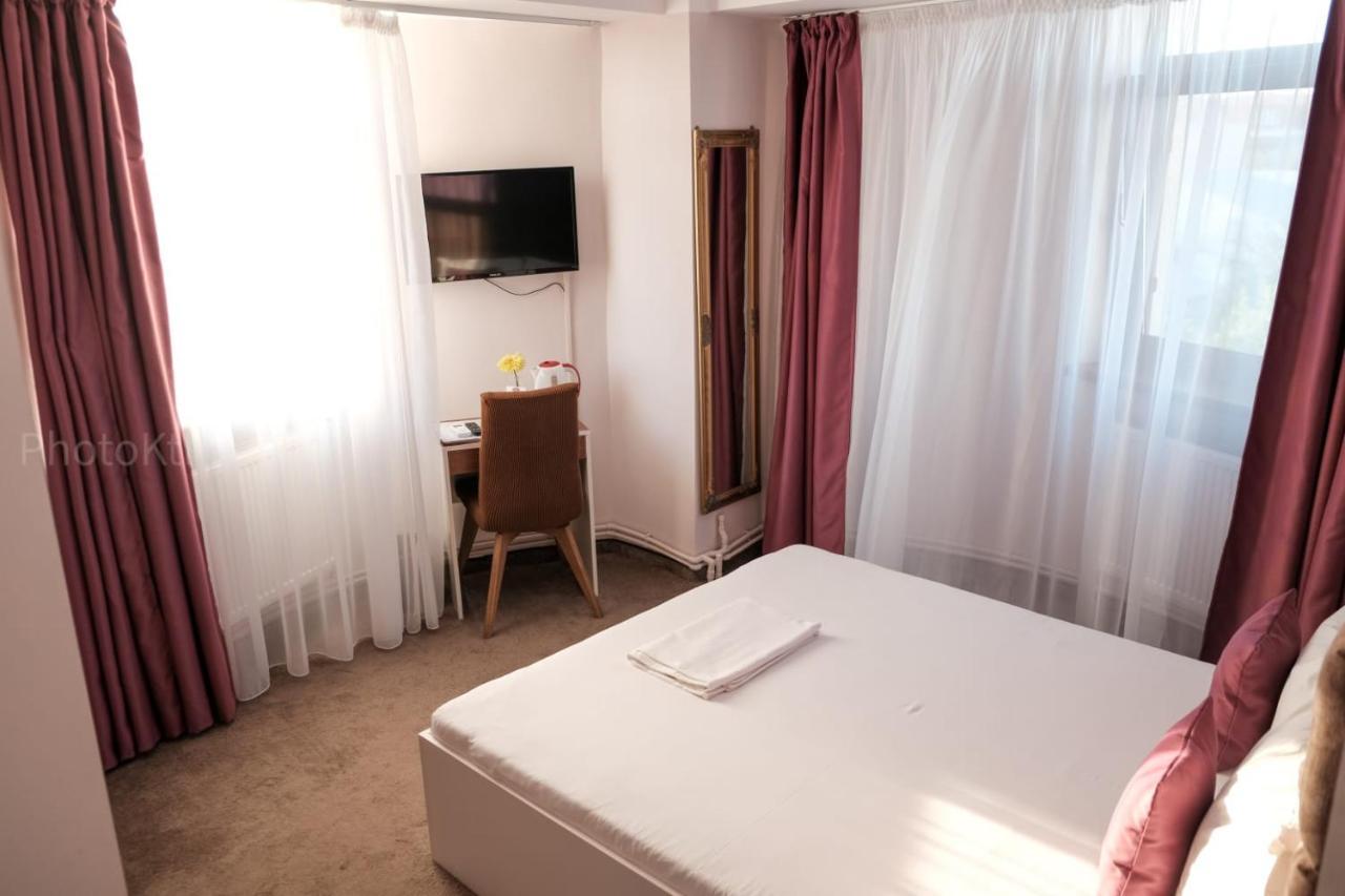 Hotel Bordeaux Galaţi Exteriör bild