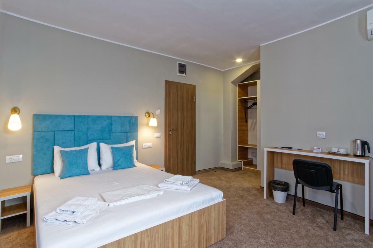 Hotel Bordeaux Galaţi Exteriör bild